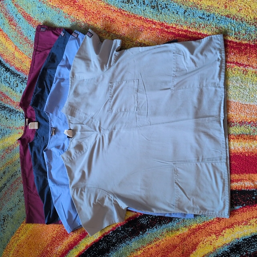 🎵Set Of Four Cherokee Scrup Tops - Unisex XL🎵